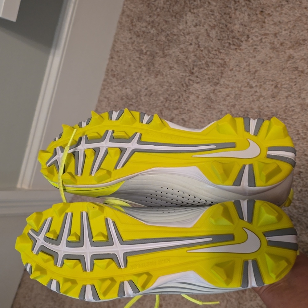 Men's Nike Gray and Neon Yellow Cleats Size 8 (0817) - Picture 10 of 10